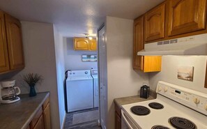 Microwave, oven, stovetop, dishwasher - Pelican Roost (Steinhatchee)