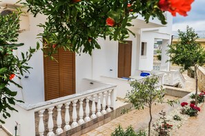 Property grounds - A comfortable home-away-from-home experience, close to everything. (Ksamil)