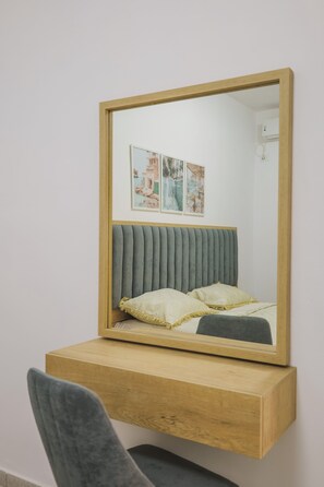 2 bedrooms, iron/ironing board, WiFi, bed sheets - A comfortable home-away-from-home experience, close to everything.  (Ksamil)