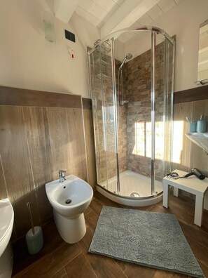 Dreibettzimmer | Badezimmer