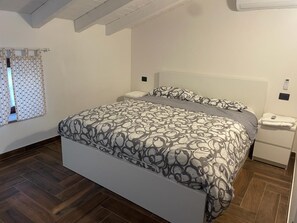 Triple Room | Premium bedding, down comforters, memory foam beds, in-room safe - Casa Borgata (Grondona)