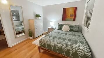 2 bedrooms, iron/ironing board, WiFi, bed sheets