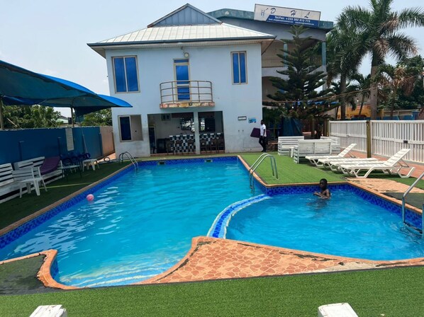 Outdoor pool - Dreams Hotel Limited (Accra)