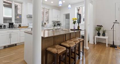 Gorgeous historic mansion on UChicago campus. Renovation with original detail.