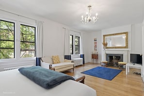 5 bedrooms, desk, iron/ironing board, travel cot