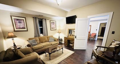 5 minutes from the Ark! Pet friendly