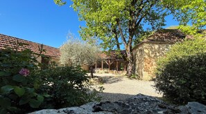 Property grounds - Maison Nina: un Ancien Corps de Ferme Rénové Avec Piscine, Entre Dordogne et Lot (CAMPAGNAC LES QUERCY)