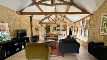 Smart TV, DVD player, ping pong, books