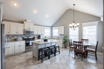 Peaceful Retreat on Newbury with Pool, Soaking Tub, King Bed