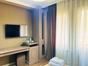 Habitació doble, vistes a la ciutat | Roba de llit d'alta qualitat, caixa forta a l'habitació i escriptori 