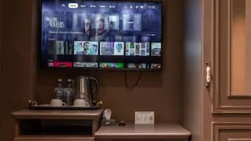 Double Room, City View | Premium bedding, in-room safe, desk, laptop workspace