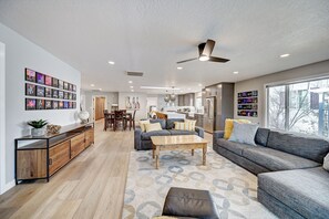 TV, fireplace - Just steps away from Historic Main Street (Murphys)