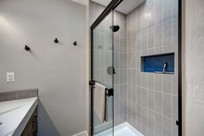 Shower, hair dryer, towels