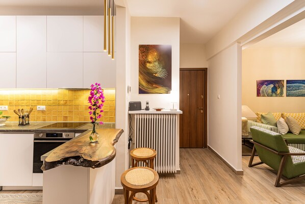 Interior - Artsy Spacious Cozy 2 BDR - 2 BAR Apartment in the quiet Glyfada Center (Glyfada)