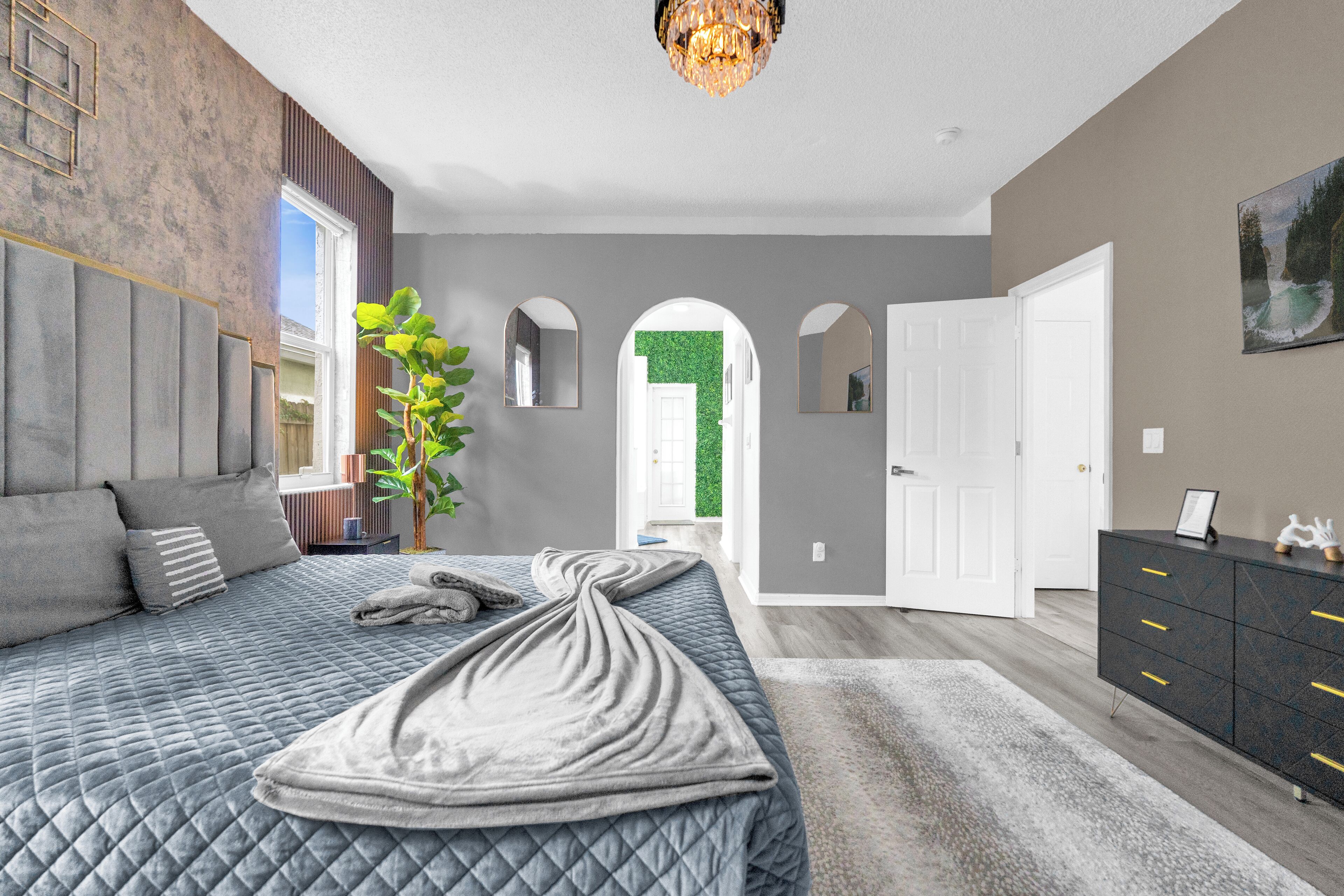 5 bedrooms, desk, iron/ironing board, travel cot