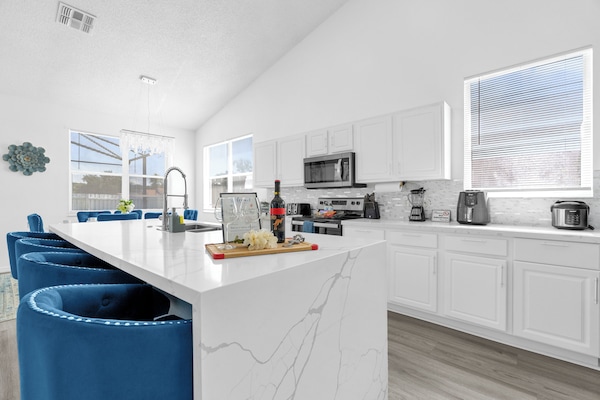 Køleskab, mikrobølgeovn, ovn, kogeplade