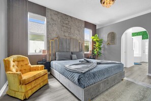 5 bedrooms, desk, iron/ironing board, travel crib