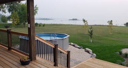 Luxury 1900sf lake front cottage c/w game room, hot tub, pool, near golf course