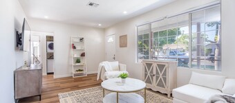Charming 3-bedroom house with AC and WiFi in wonderful North Hollywood