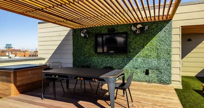 Modern Loft w/ Rooftop in Walkable Magnolia