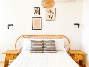 3 bedrooms, in-room safe, iron/ironing board, travel crib - Sunny villa with private pool, walking distance to the beach  (Cala en Porter)