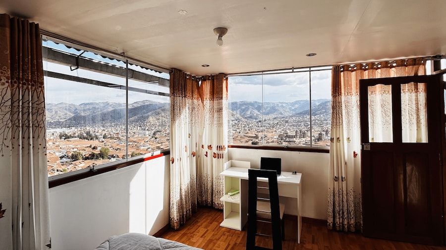 SUMMIT VIEWPOINT HOUSE