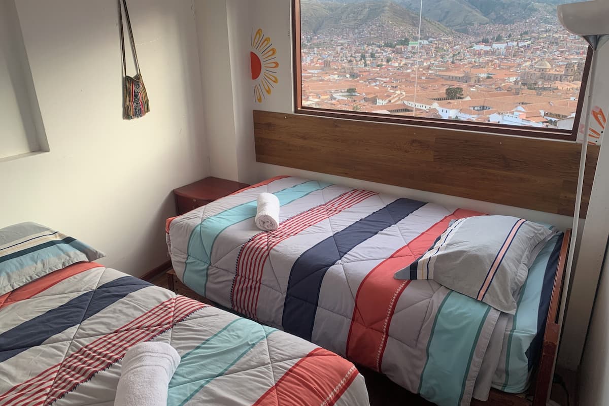 ملاءات من القطن المصري وأغطية فراش متميزة وألحفة محشوة بالريش