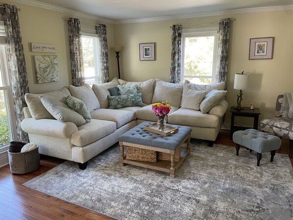 Smart-TV, Kamin, DVD-Player