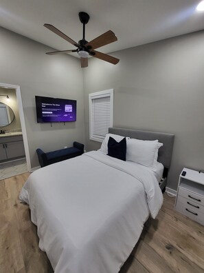 3 slaapkamers, een strijkplank/strijkijzer, reisbedje, gratis wifi