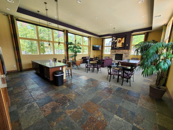 Interior - Spacious 2-bedroom condo in Broomfield with hot tub, pool, fitness room, WiFi (Broomfield)