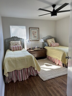 2 bedrooms, desk, WiFi, bed sheets -  Midterm cottage rental in the heart of Waco. Very private. Light and bright. 
  (Waco)