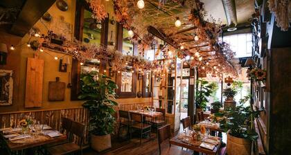 Clean, Classy, Convenient. Montclair's Best Stay! Walk to town and train