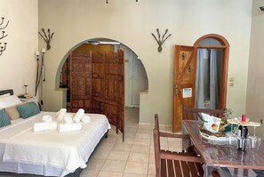 2 bedrooms, in-room safe, iron/ironing board, free WiFi