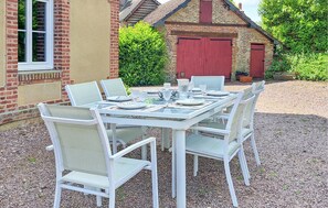 Outdoor dining - Cozy home in Saint-Pierre-en-Auge (Saint-Pierre-en-Auge)