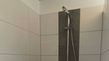 Dusche, Handtücher, Seife, Shampoo