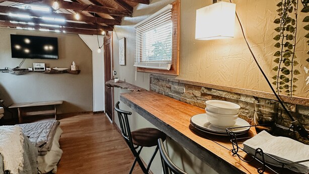 3 bedrooms, WiFi (free), bed sheets