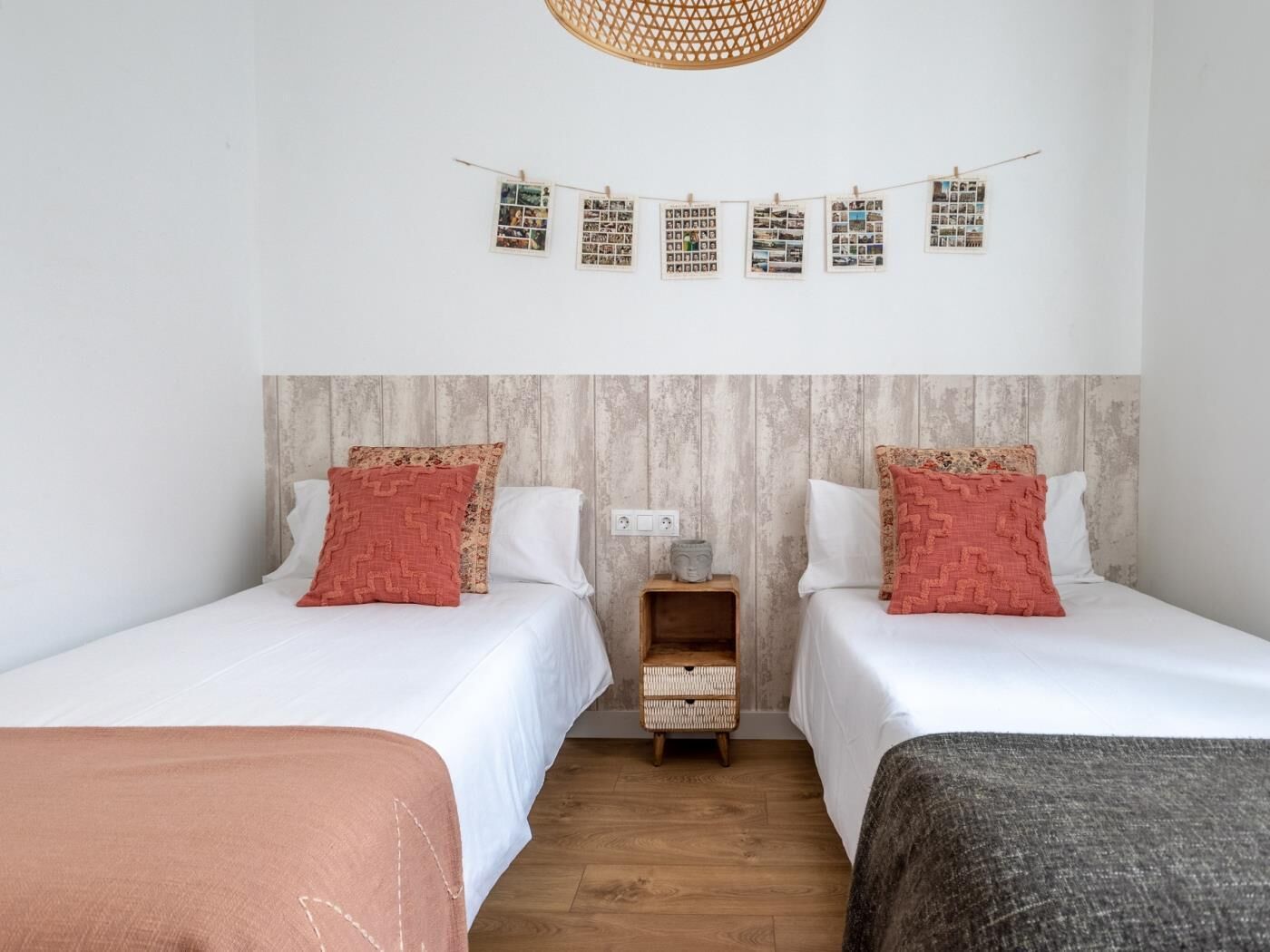 3 slaapkamers, een strijkplank/strijkijzer, reisbedje, gratis wifi