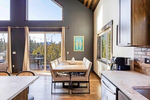 Interior - Crater Lake~Luxury Chalet~Firepit~Theater~Arcade~3 King Beds~Waterfalls/Hiking (Crescent Lake)