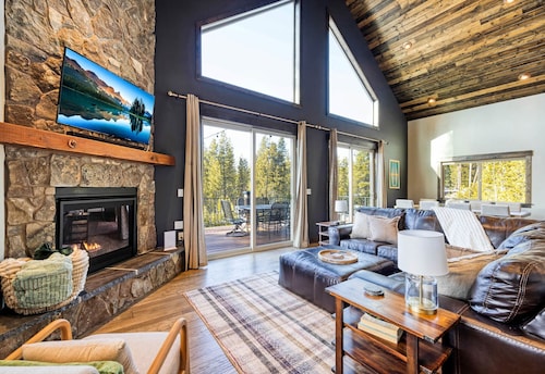 Stargazing~LuxuryChalet~MinstoWillamettePass~Theater~Arcade~CraterLake~3KingBeds