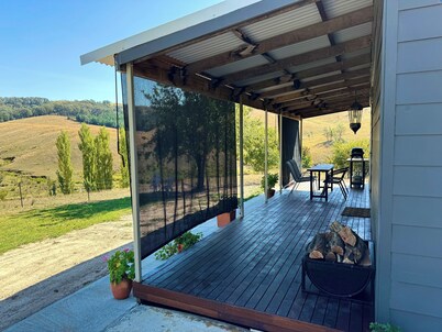 Native Valley Cottage is a peaceful, tranquil hideaway in the Tumbarumba area. 