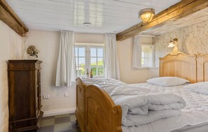 4 bedrooms, travel cot, free WiFi