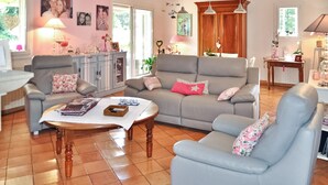 A living room with a grey sofa set, a wooden cabinet, and a coffee table. - Gorgeous home in Graveson with WiFi (Graveson)