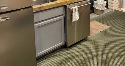 Lovely 2-bedroom apartment in Sandy with AC, WiFi