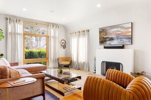 TV, fireplace - Spanish Bungalow in Trendy Los Feliz For Families (Los Angeles)