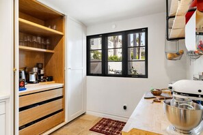 Réfrigérateur, four, plaque de cuisson, lave-vaisselle