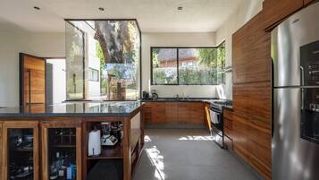 Casa familiar | Cocina privada | Refrigerador con congelador, horno, parrilla de estufa y licuadora