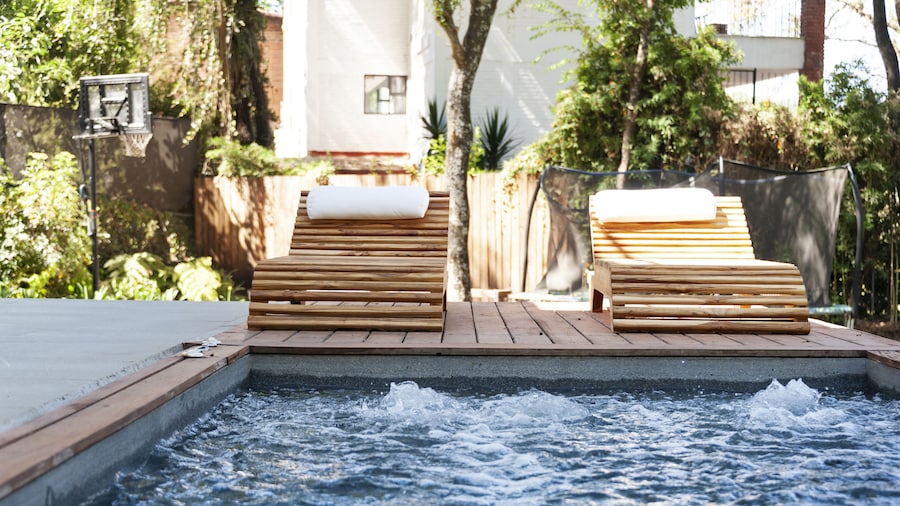 Casa con amplia terraza y jacuzzi