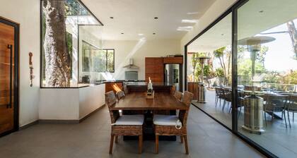 Casa con amplia terraza y jacuzzi