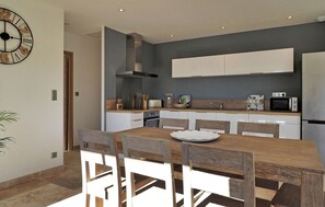 Geladeira, fogão, cooktop, lava-louças