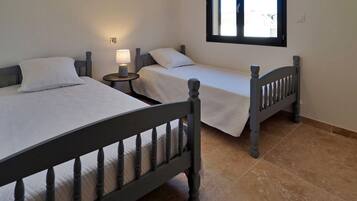 3 chambres, lit parapluie, Wi-Fi gratuit, draps fournis